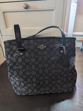 Coach City Tote in Signature Canvas Black Charcoal Gray Like New